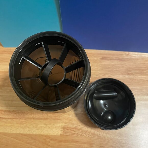 NWT - Rule 1 (R1) Proteins - Premium Leakproof Shaker Bottle - Black, 20 Oz - Picture 6 of 6